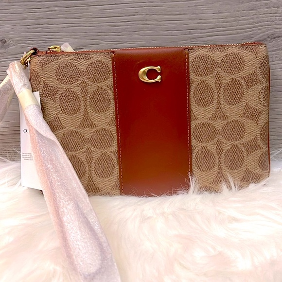 COACH SMALL WRISTLET IN SIGNATURE CANVAS - Picture 6 of 6